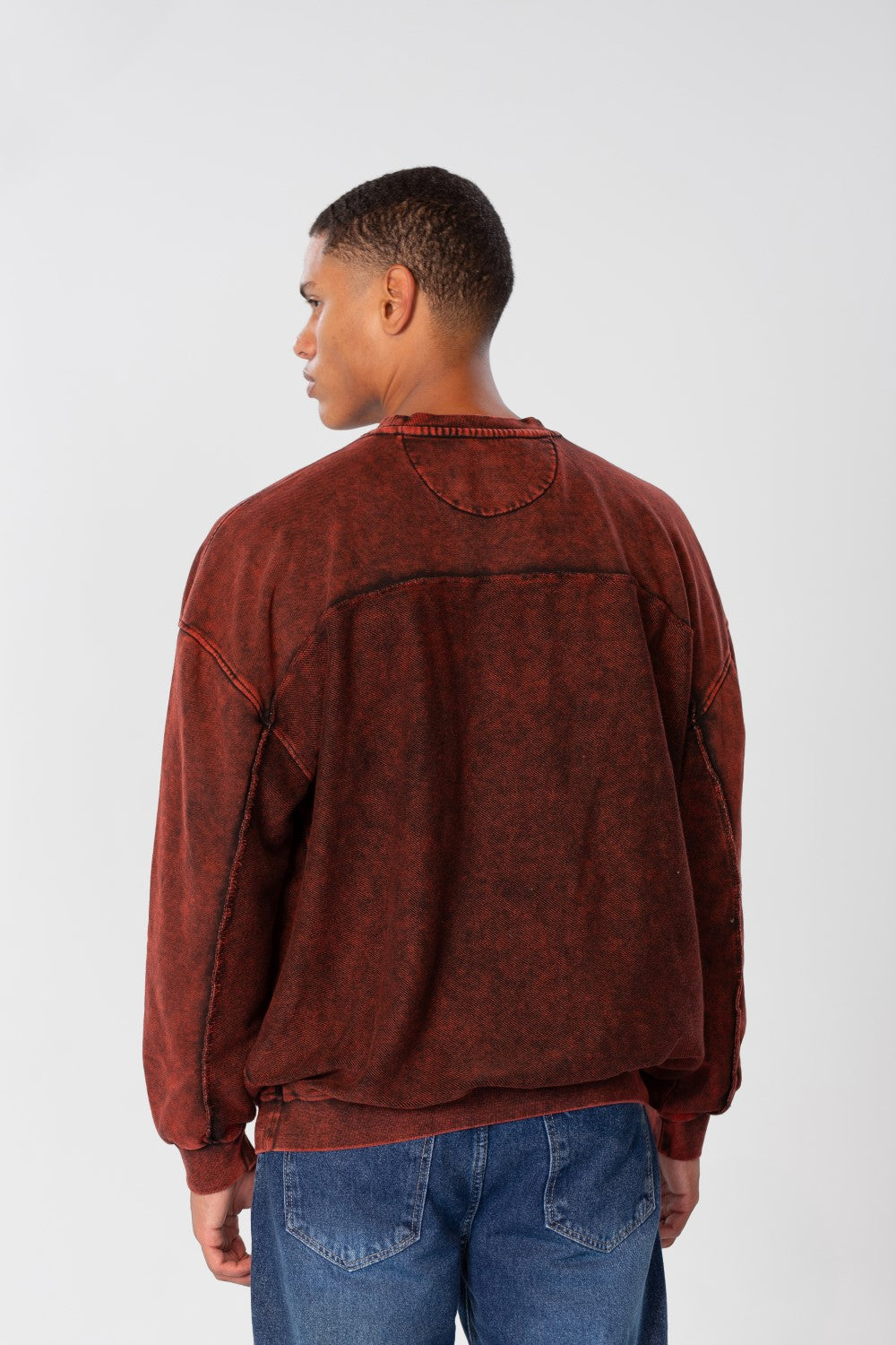 Men's Basic Oversize Sweatshirt With A Round Neck And A Modern Fit