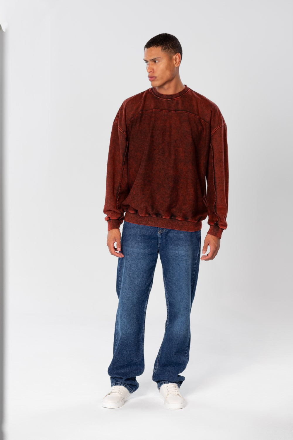 Men's Basic Oversize Sweatshirt With A Round Neck And A Modern Fit