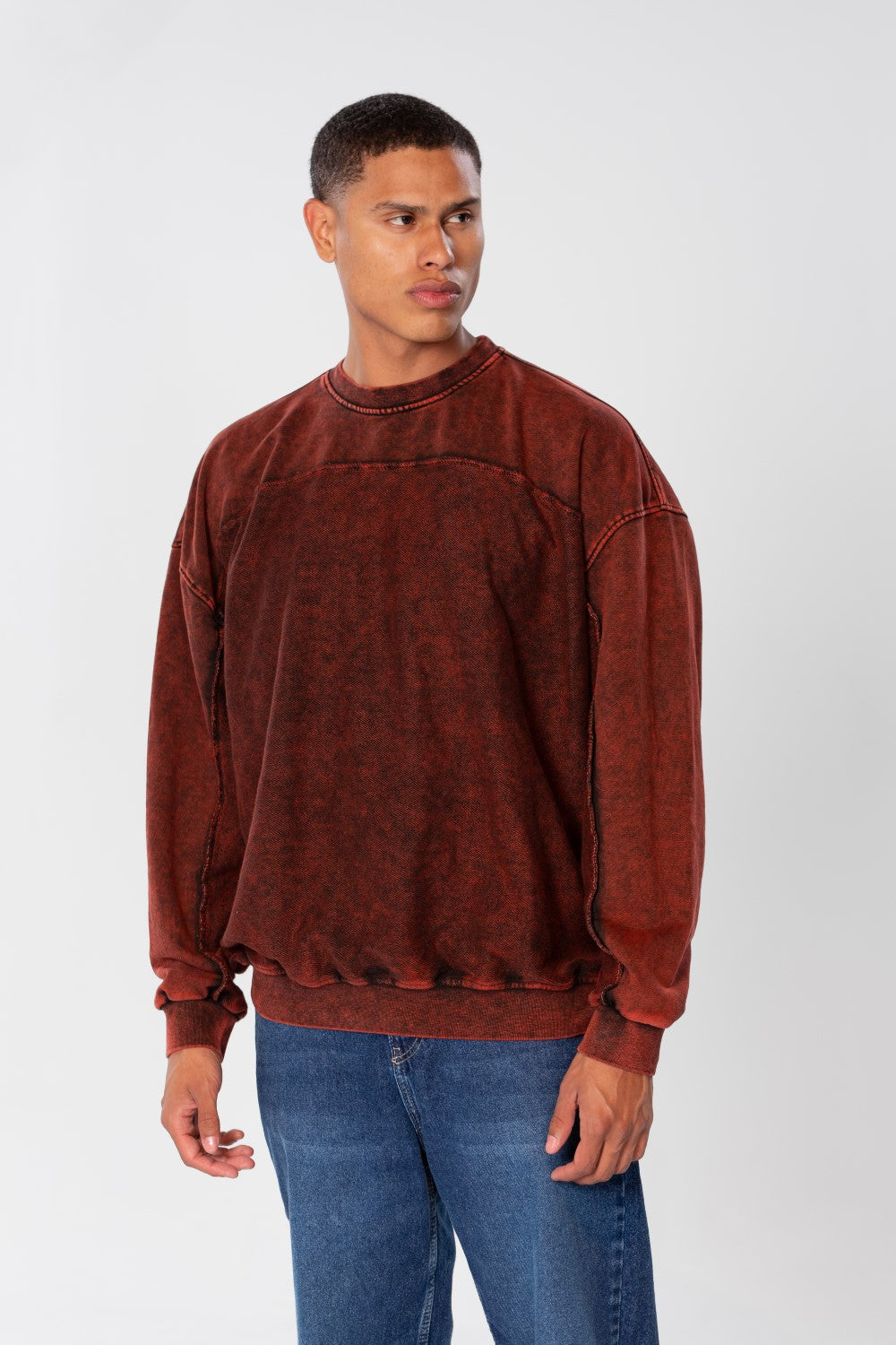 Men's Basic Oversize Sweatshirt With A Round Neck And A Modern Fit