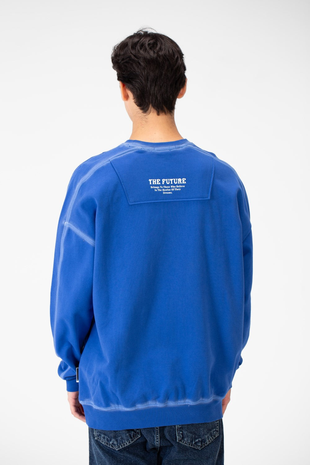 سويت شيرت ياقة دائرية اوفر سايز بقصة عصرية للرجال