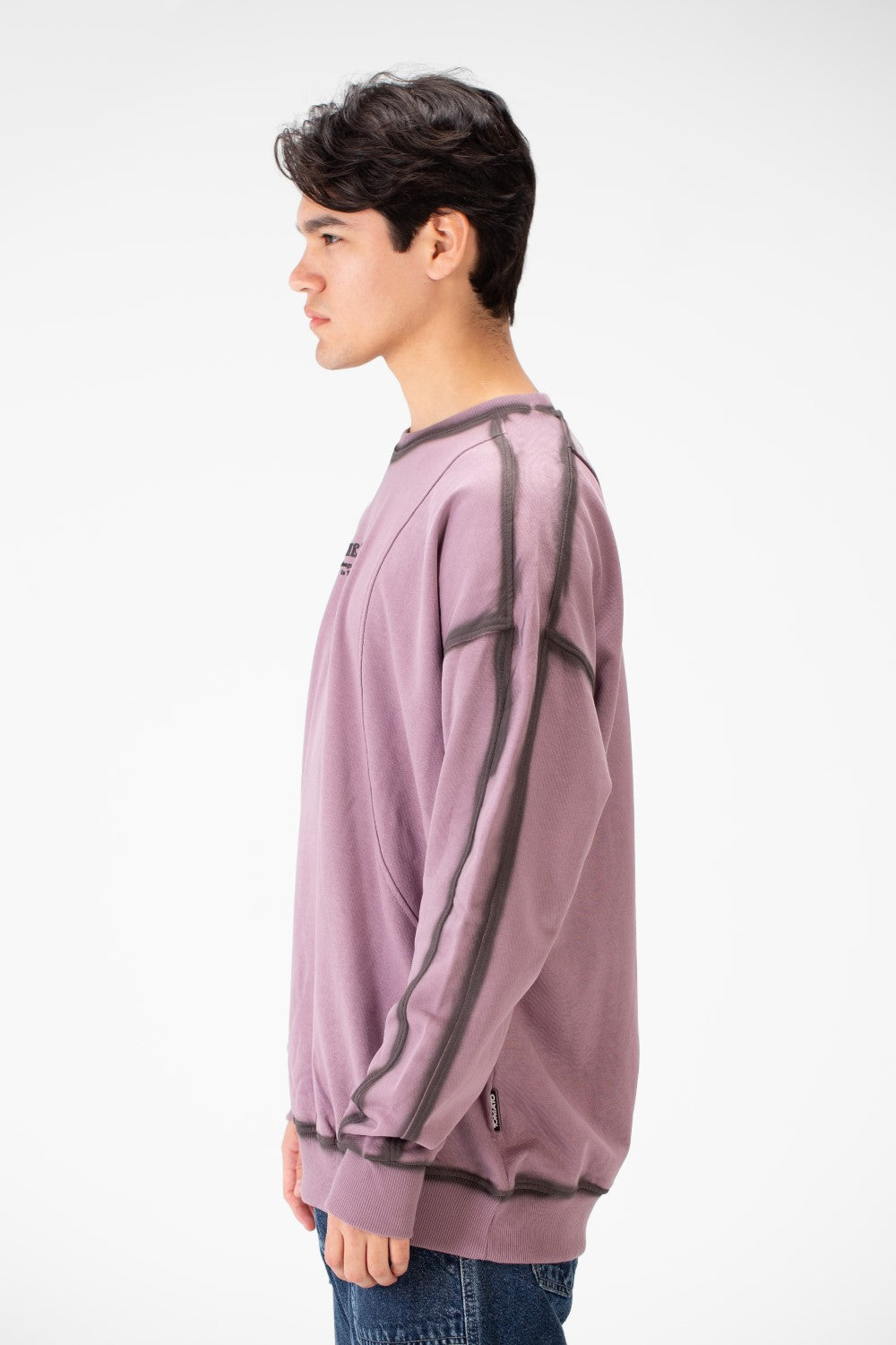 سويت شيرت ياقة دائرية اوفر سايز بقصة عصرية للرجال