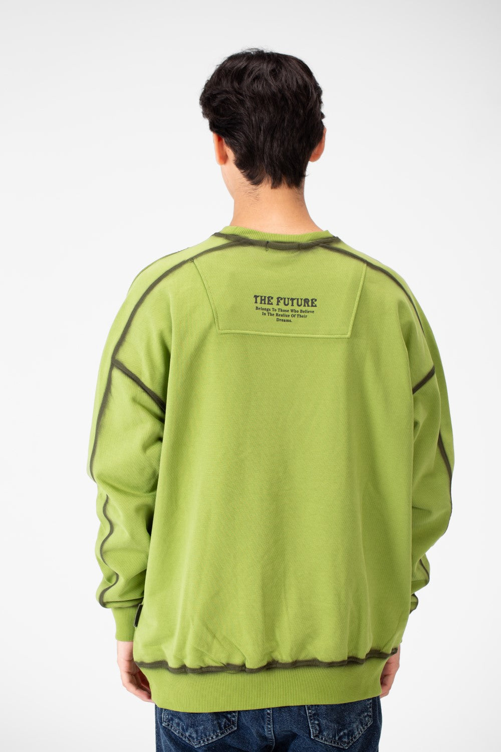 سويت شيرت ياقة دائرية اوفر سايز بقصة عصرية للرجال