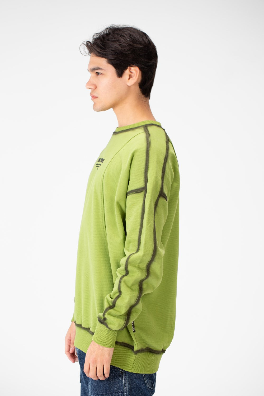 سويت شيرت ياقة دائرية اوفر سايز بقصة عصرية للرجال