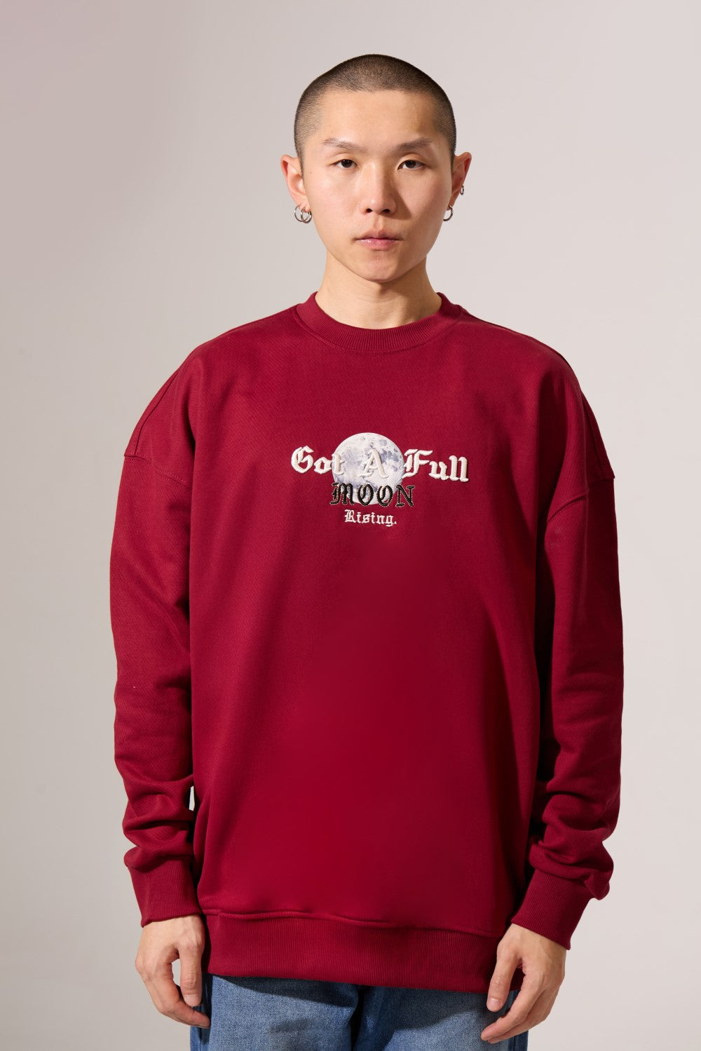 Men's Crew Neck Regular Fit Sweatshirt With A Front Moon Print