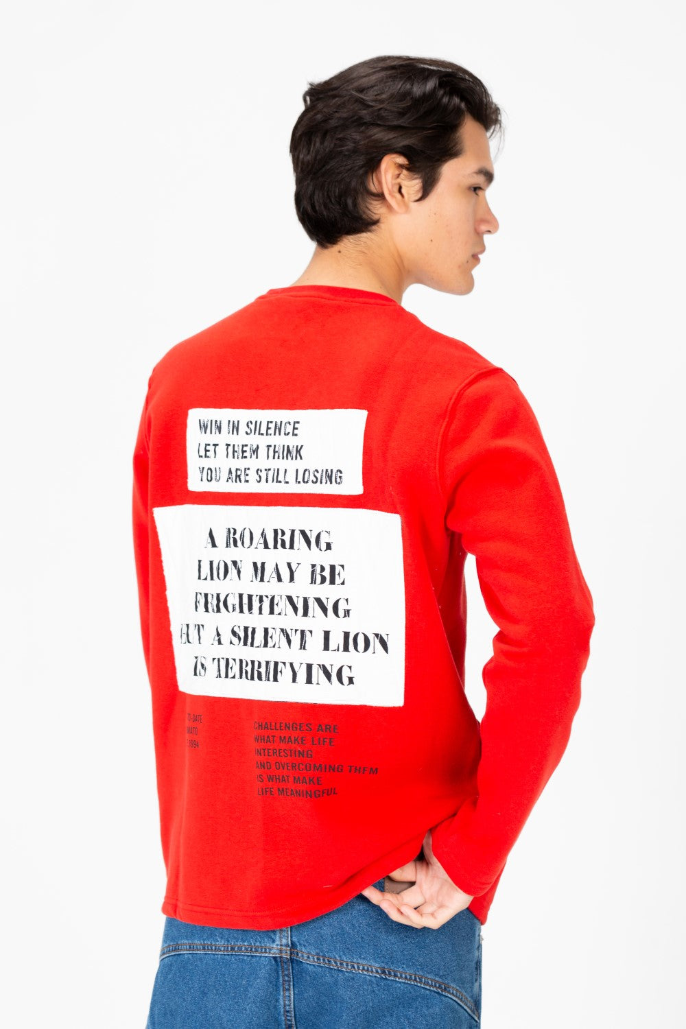 سويت شيرت رجالي بياقة دائرية مع طباعة نصية