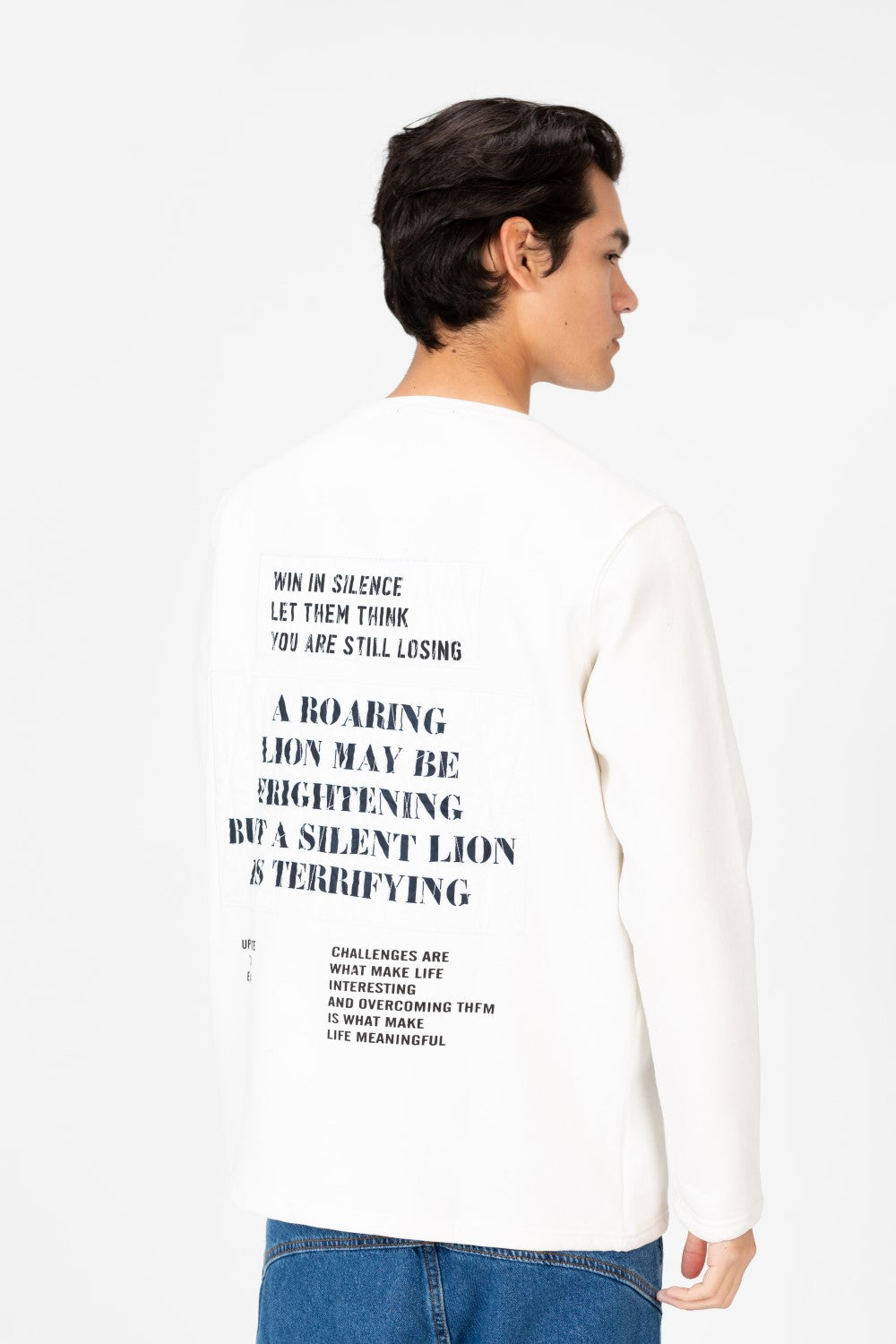 سويت شيرت رجالي بياقة دائرية مع طباعة نصية