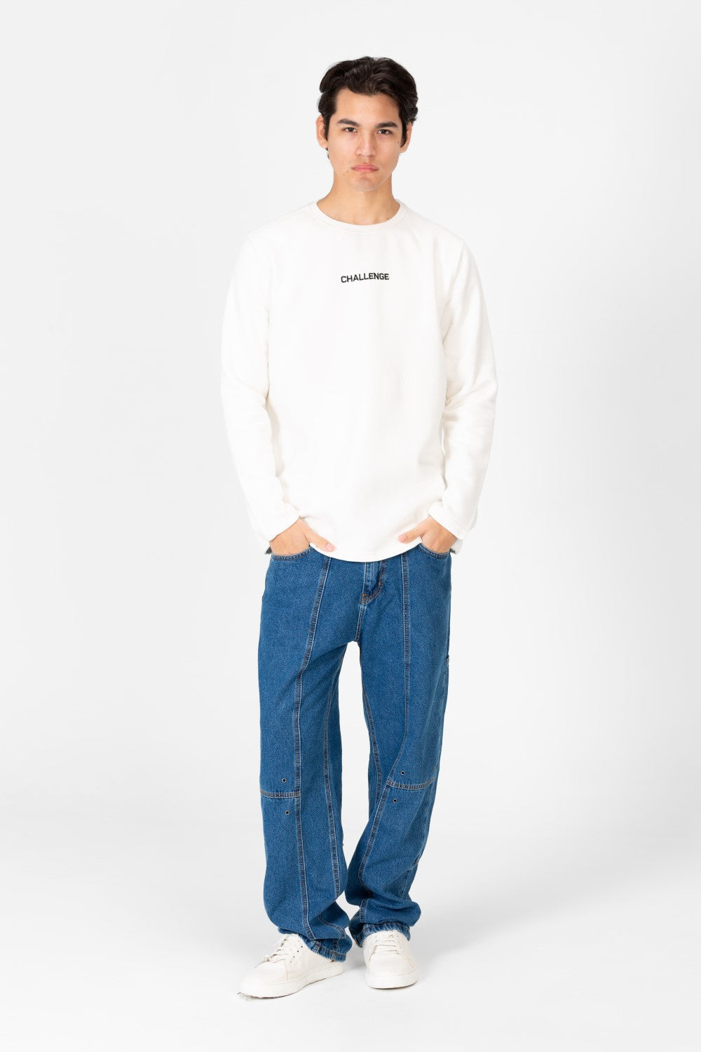 سويت شيرت رجالي بياقة دائرية مع طباعة نصية