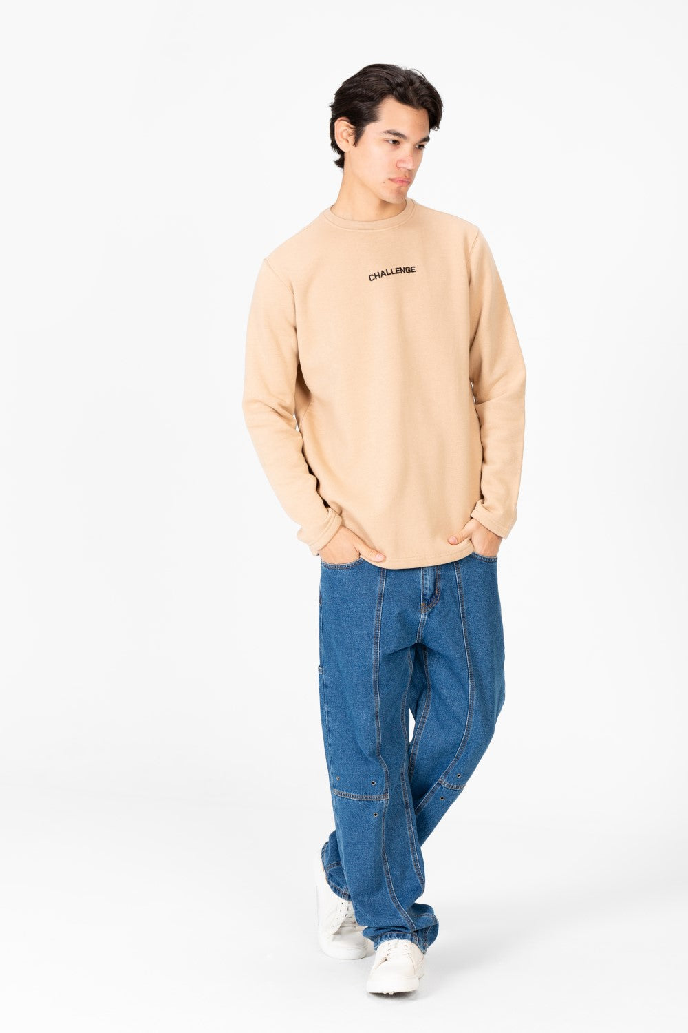 سويت شيرت رجالي بياقة دائرية مع طباعة نصية