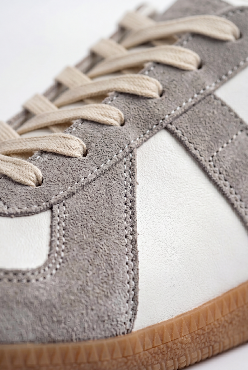 Men’s Tomato Store Retro Sneakers Contrast Panel Details Lace Up Design Gum Sole Shoes
