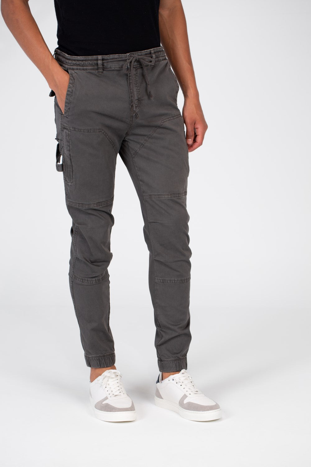 Men's Gabardine Sherwal Pants With A Modern Fit And Basic Details
