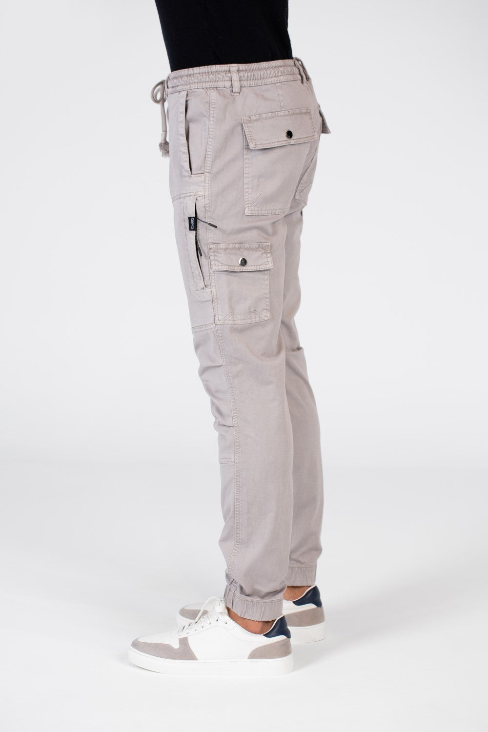 Men's Gabardine Sherwal Pants With A Modern Fit And Basic Details