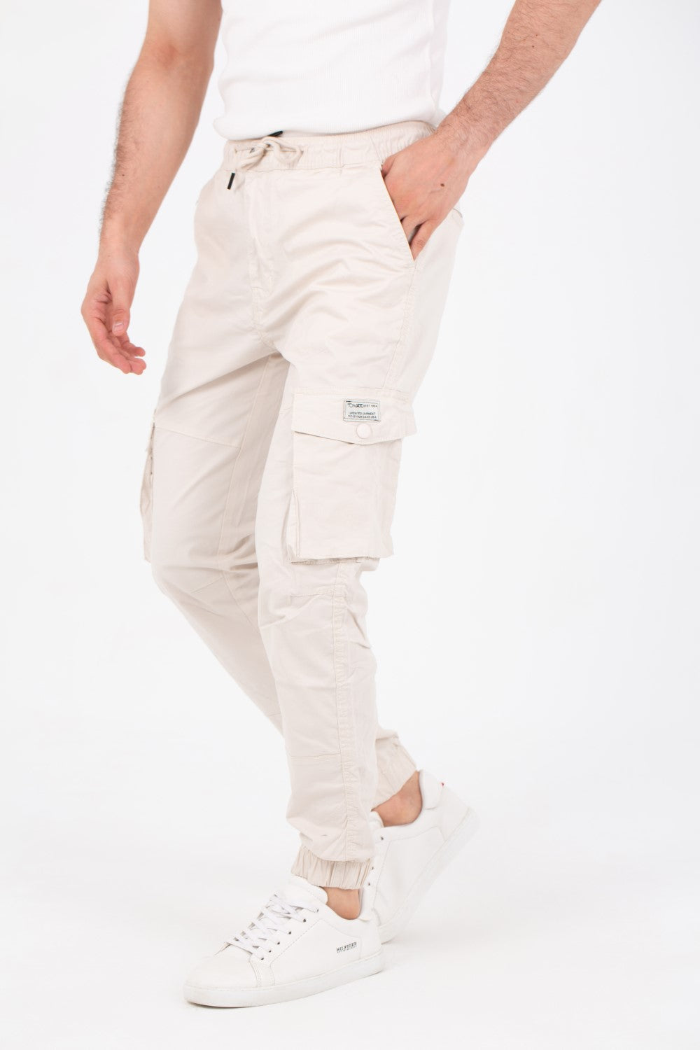 Mens Gabardine Pants With Elastic Waistband And Modern Side Pockets