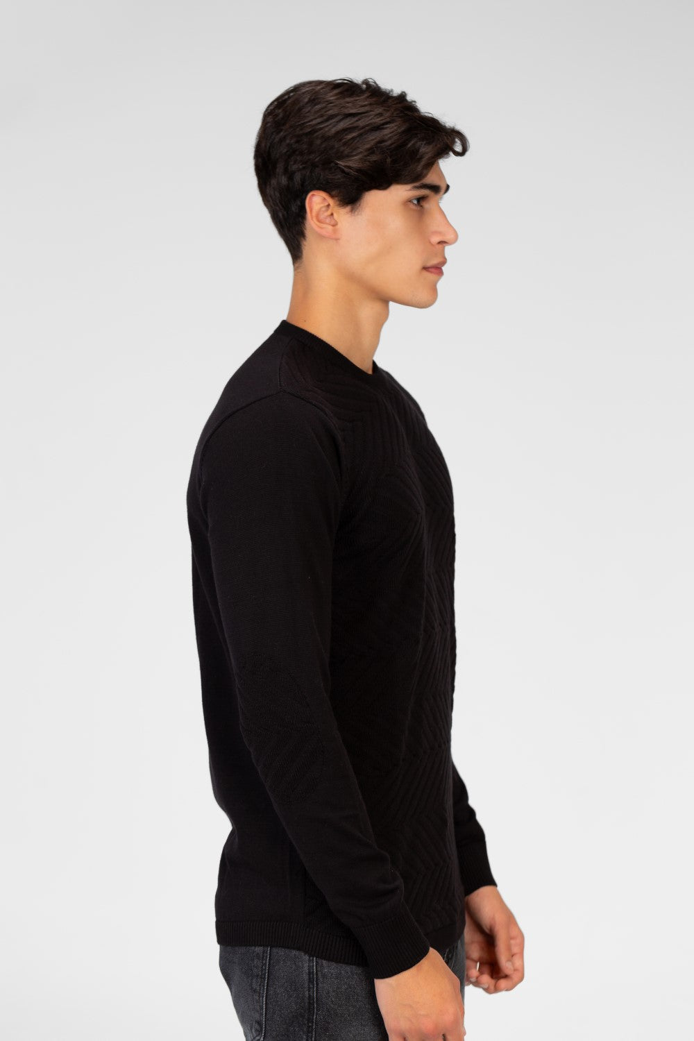 Men's Basic Plain Pullover With A Round Neck In Comfortable Material