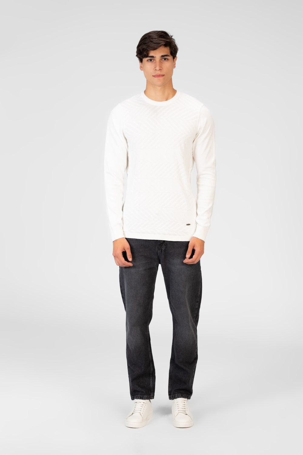 Men's Basic Plain Pullover With A Round Neck In Comfortable Material
