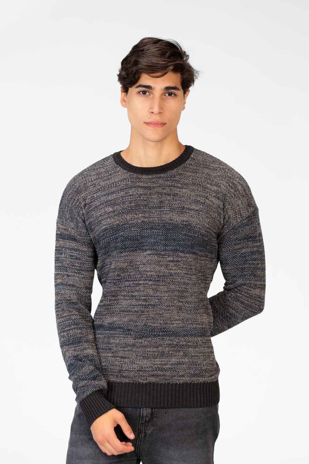 Men's Slim Fit Pullover With Round Neck