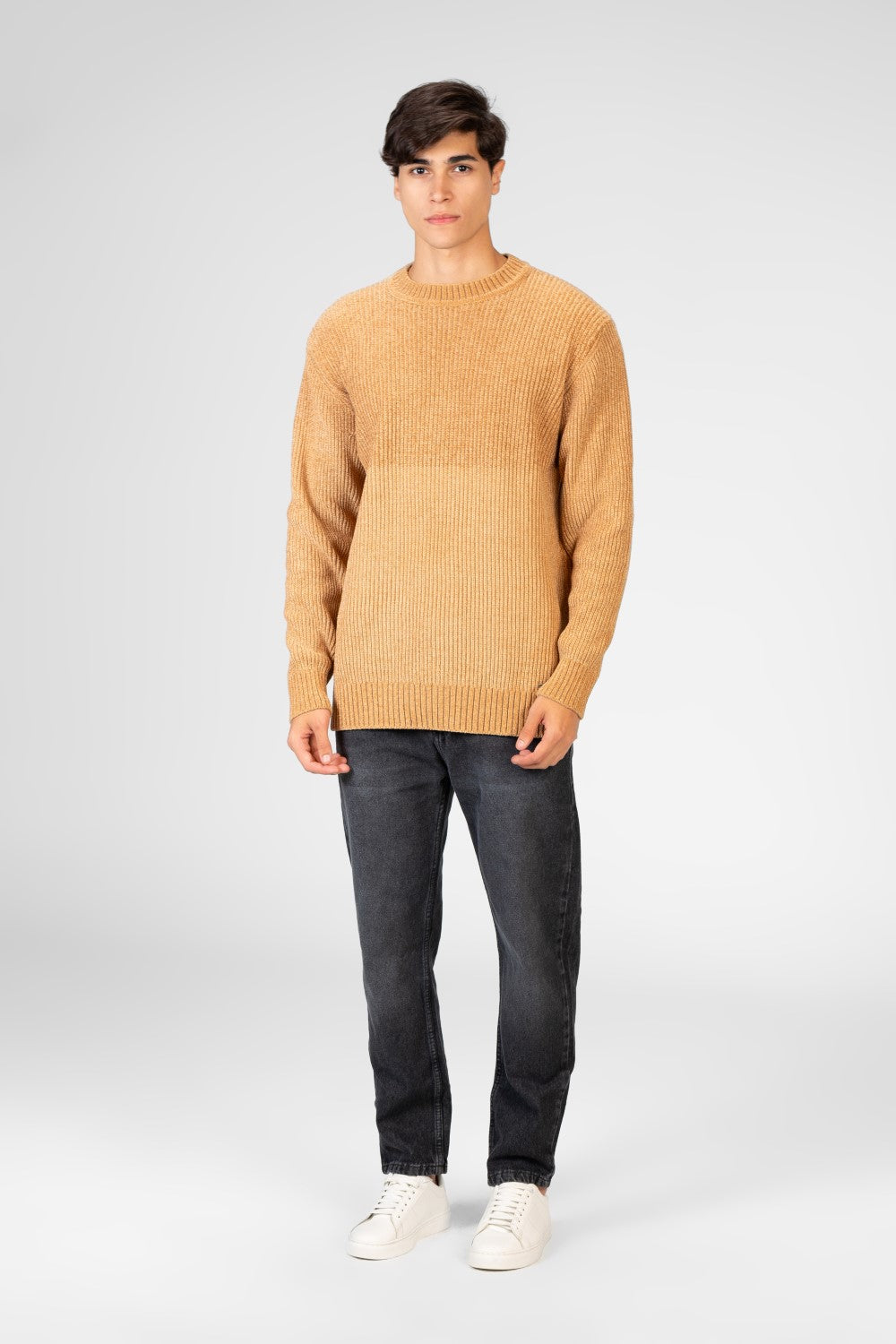 Men's Velvet Pullover With Round Neck And Long Sleeves