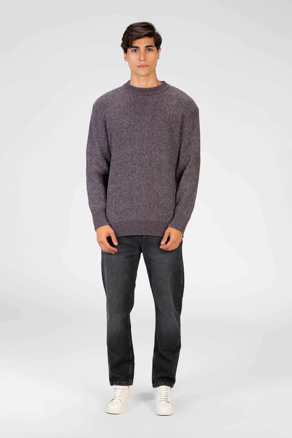 Men's Velvet Pullover With Round Neck And Long Sleeves