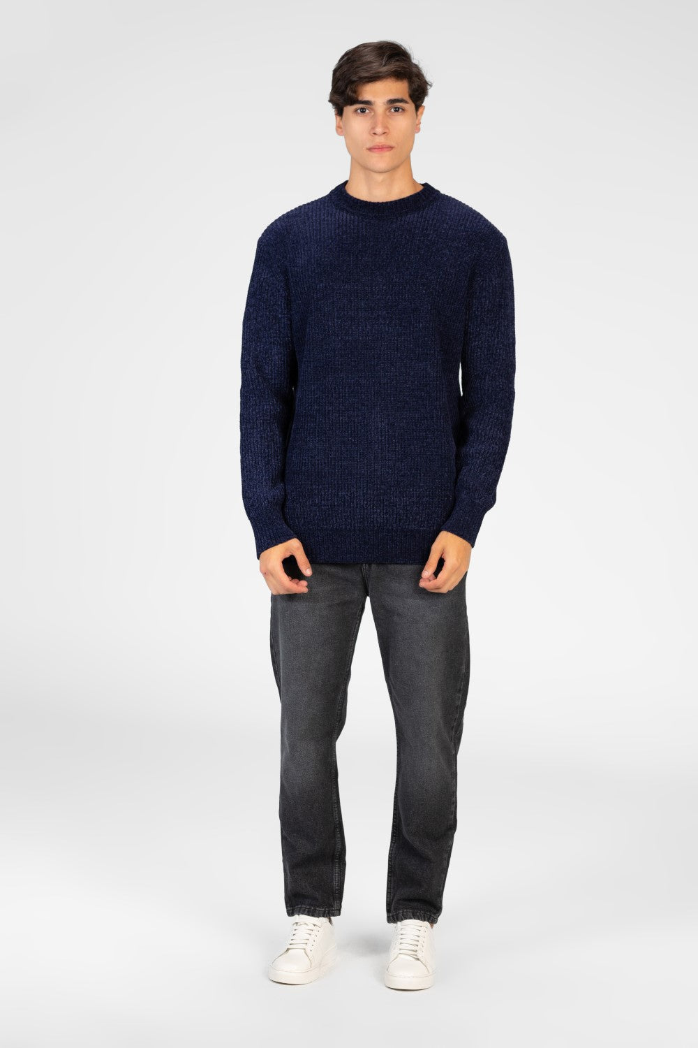 Men's Velvet Pullover With Round Neck And Long Sleeves