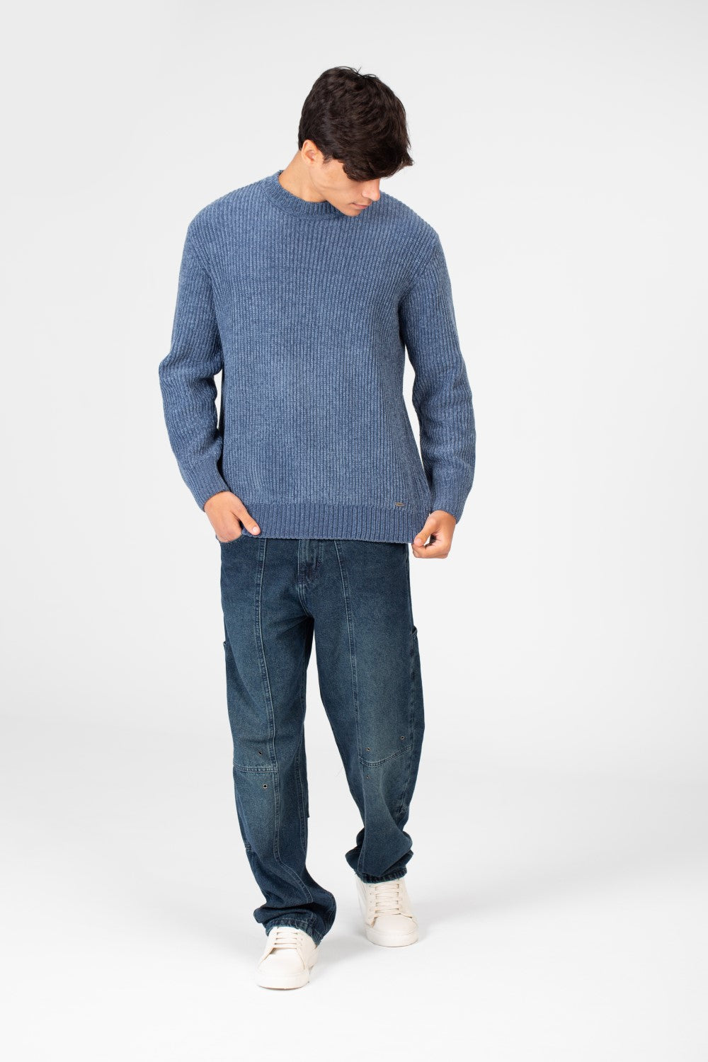 Men's Velvet Pullover With Round Neck And Long Sleeves