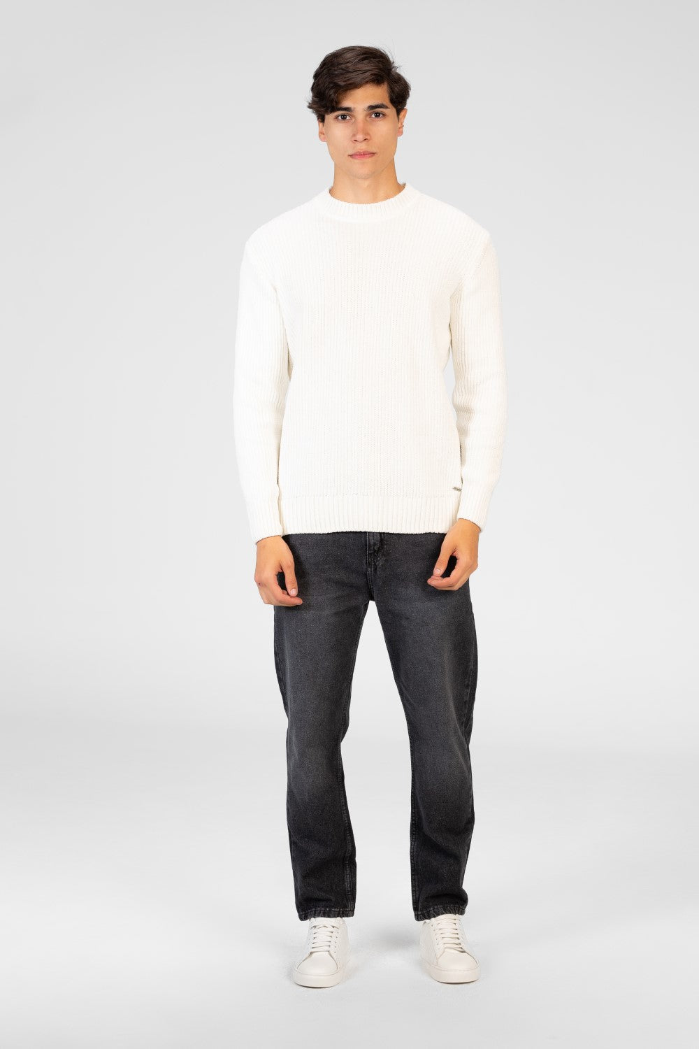Men's Velvet Pullover With Round Neck And Long Sleeves