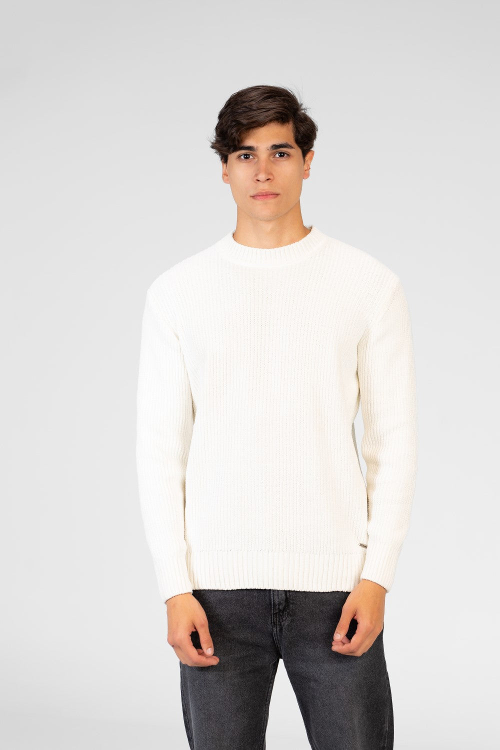 Men's Velvet Pullover With Round Neck And Long Sleeves