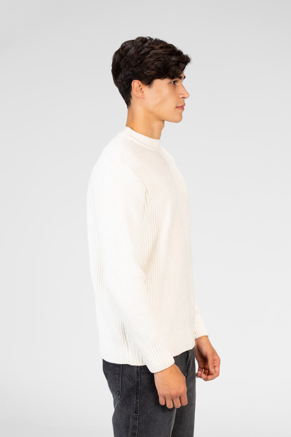 Men's Velvet Pullover With Round Neck And Long Sleeves