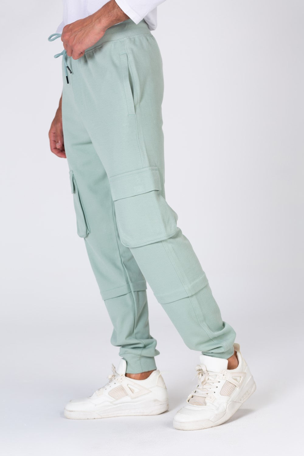 Mens Comfortable Sweatpants With Front Pockets And A Unique Cut
