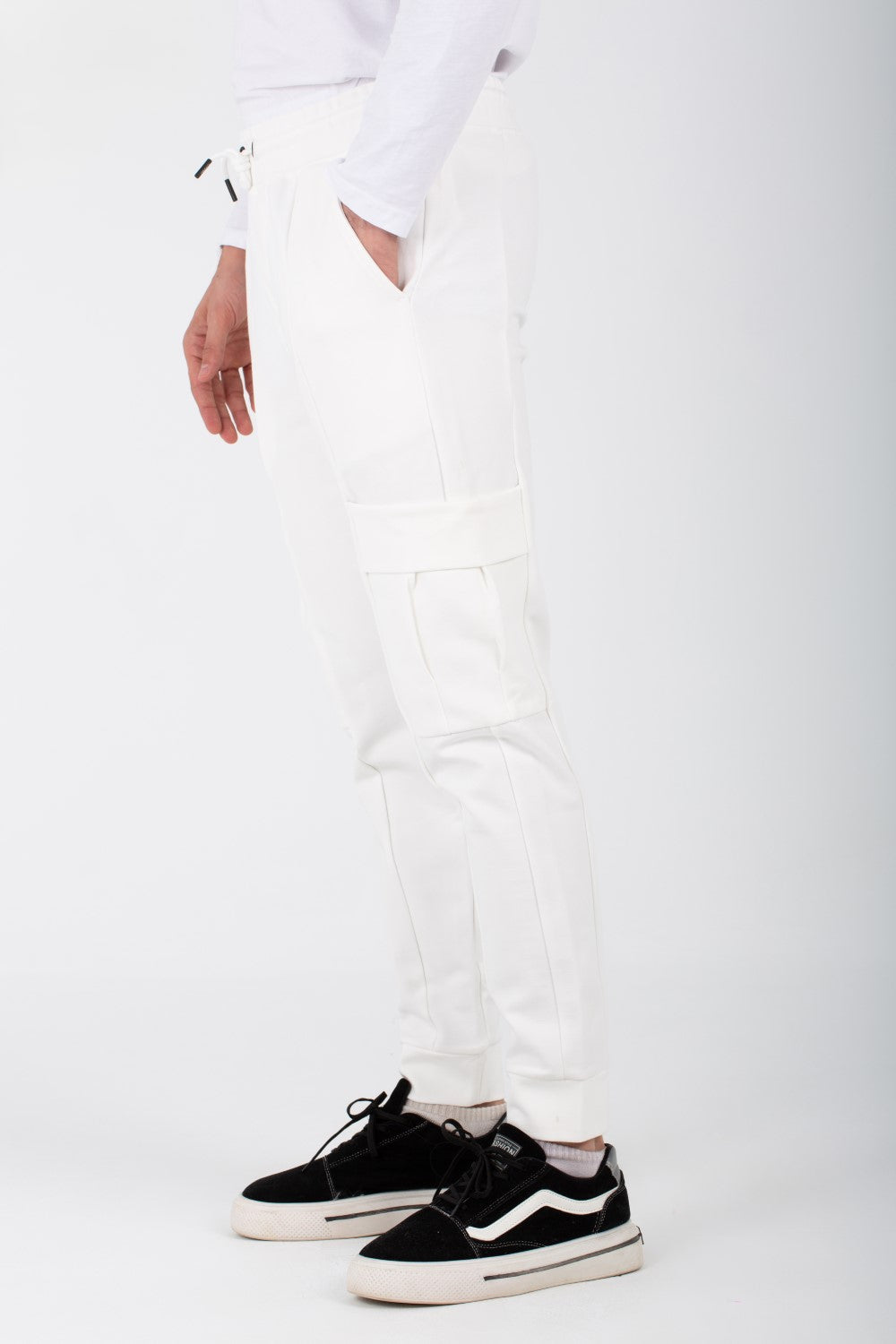 Mens Casual Sweatpants With Side Pockets And A Drawstring In The Middle
