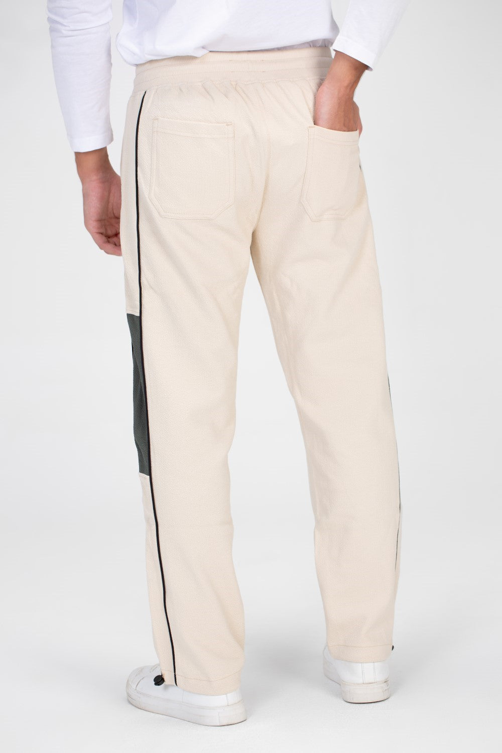 Men's Sweatpants With Elastic Waistband And A Modern Side Cut
