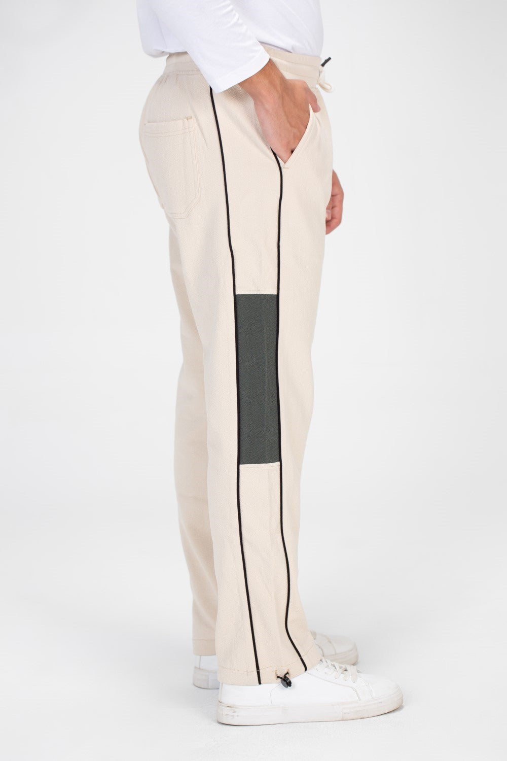Men's Sweatpants With Elastic Waistband And A Modern Side Cut