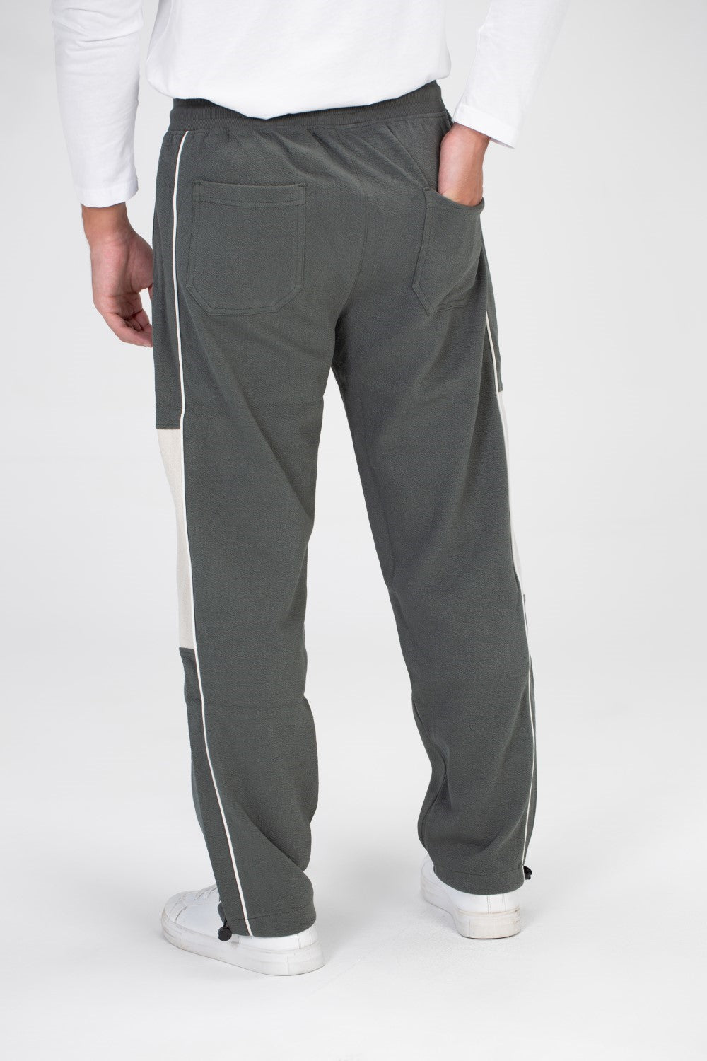 Men's Sweatpants With Elastic Waistband And A Modern Side Cut
