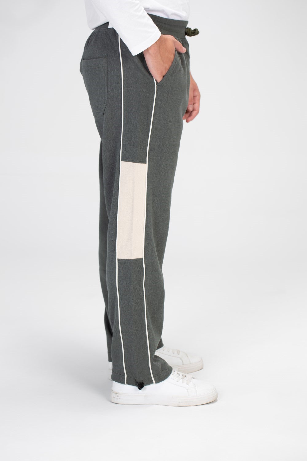 Men's Sweatpants With Elastic Waistband And A Modern Side Cut