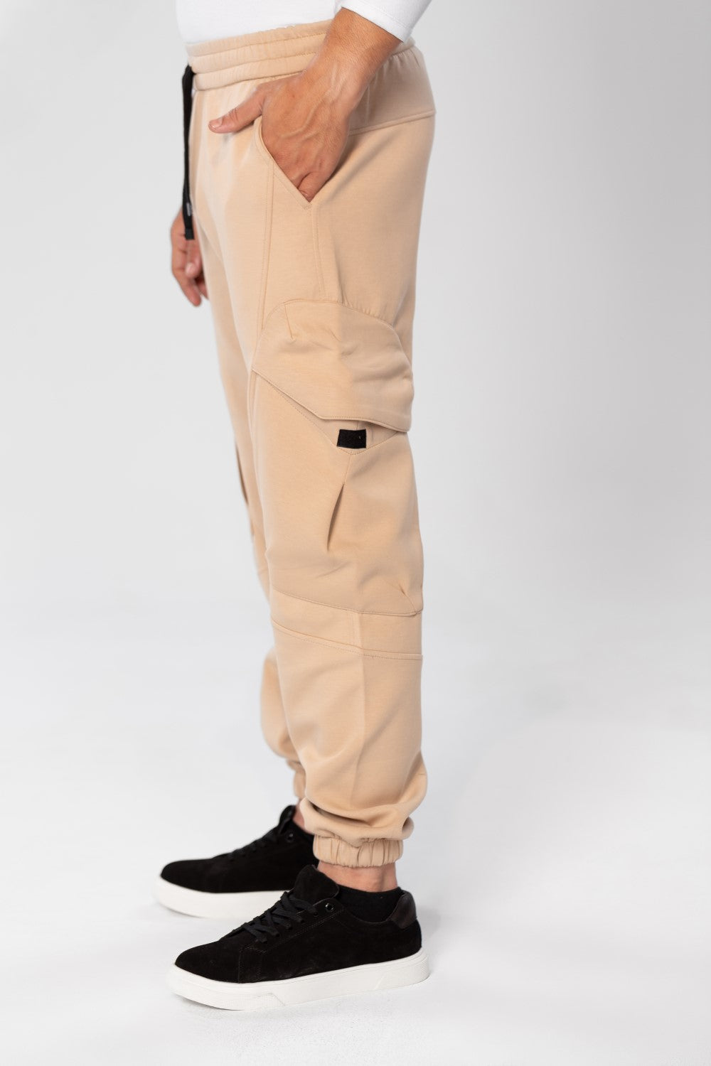 Men's Oversized Sweatpants With Drawstring In The Middle And Side Pockets