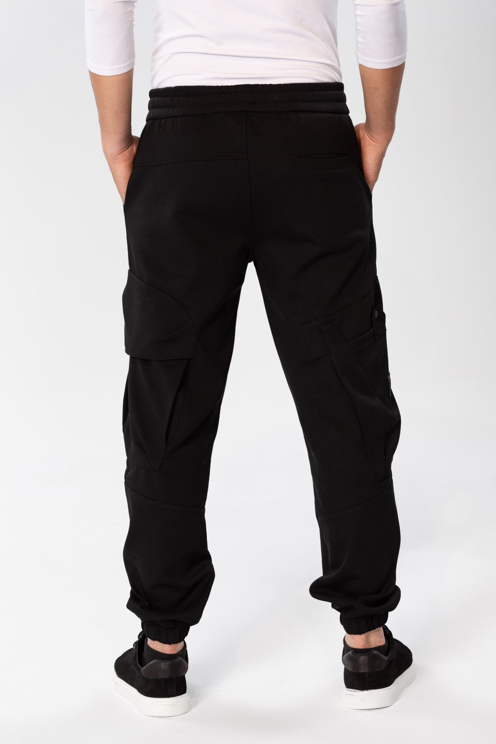 Men's Oversized Sweatpants With Drawstring In The Middle And Side Pockets