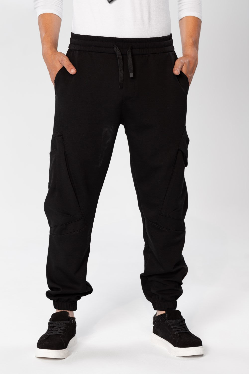 Men's Oversized Sweatpants With Drawstring In The Middle And Side Pockets