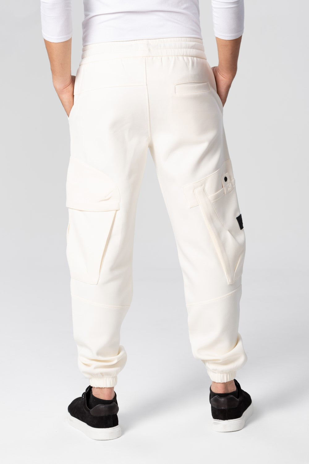 Men's Oversized Sweatpants With Drawstring In The Middle And Side Pockets