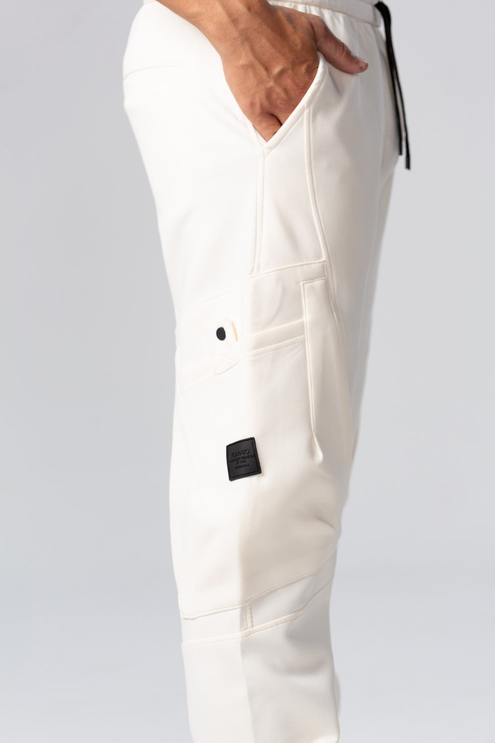 Men's Oversized Sweatpants With Drawstring In The Middle And Side Pockets