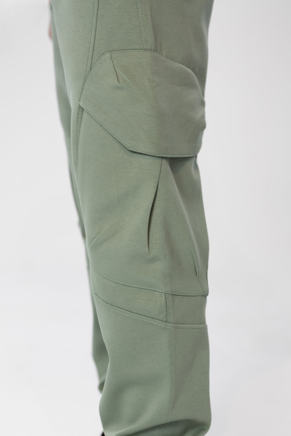 Men's Oversized Sweatpants With Drawstring In The Middle And Side Pockets