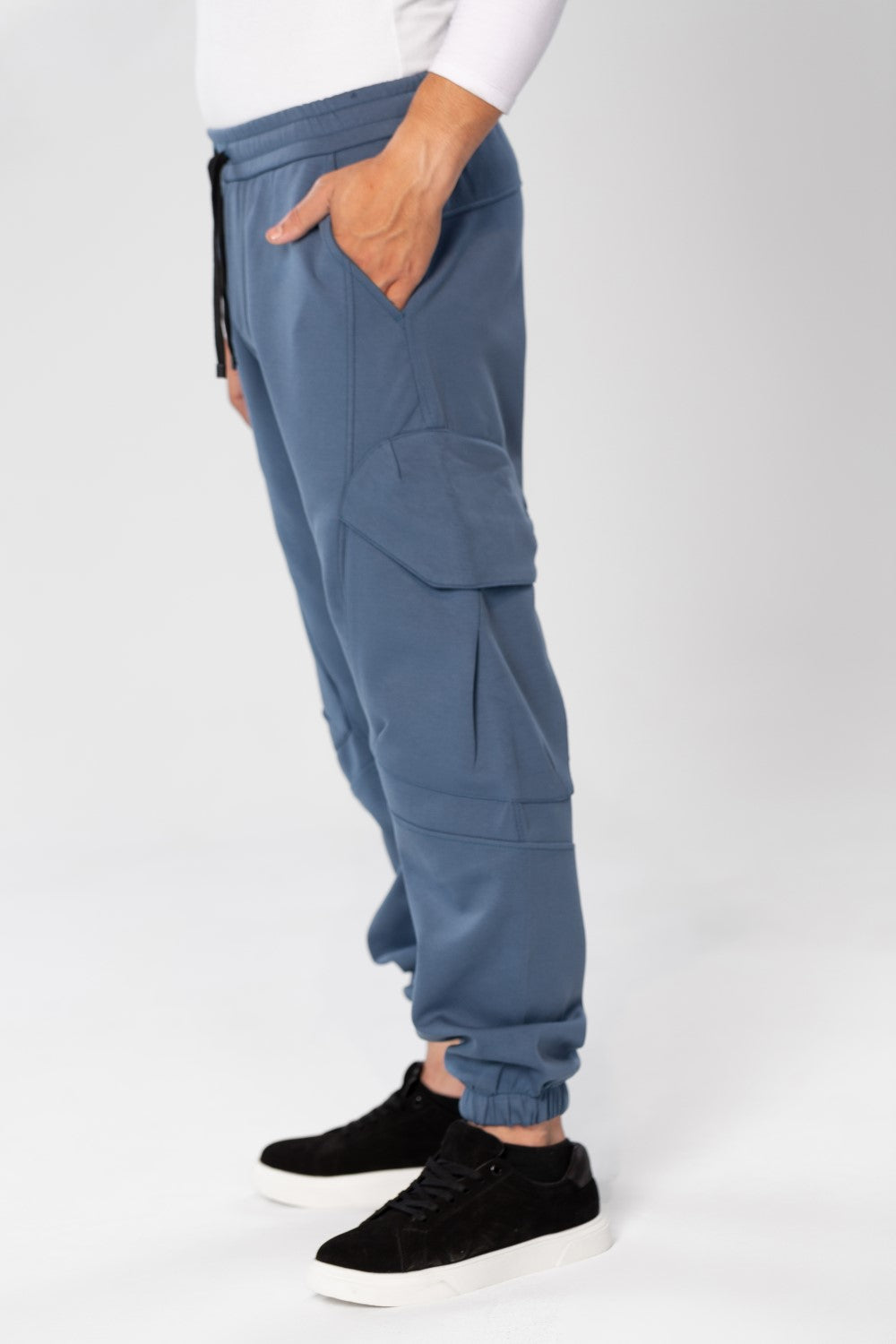 Men's Oversized Sweatpants With Drawstring In The Middle And Side Pockets