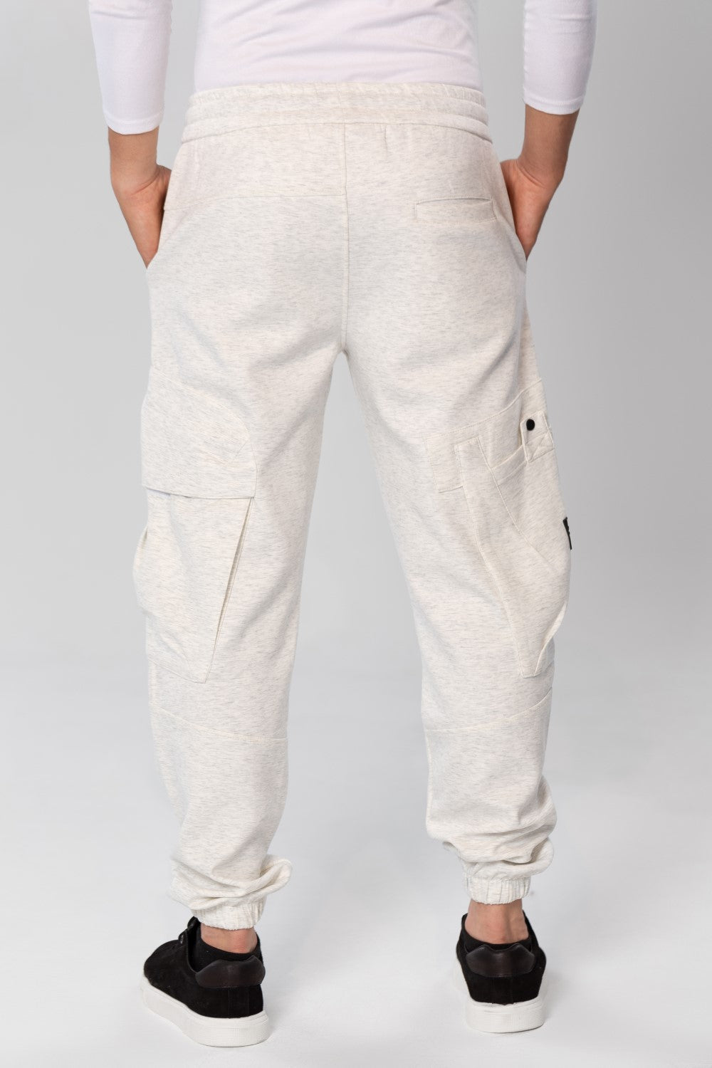 Men's Oversized Sweatpants With Drawstring In The Middle And Side Pockets