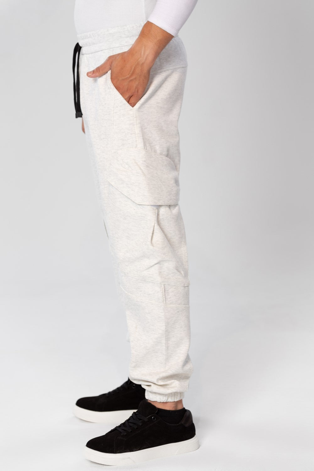 Men's Oversized Sweatpants With Drawstring In The Middle And Side Pockets