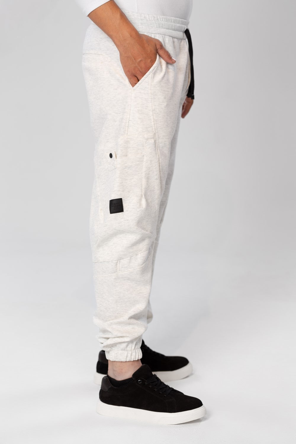 Men's Oversized Sweatpants With Drawstring In The Middle And Side Pockets