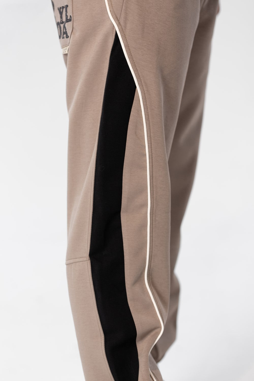 Men's Sweatpants With Elastic Waistband In The Middle And Different sides Color
