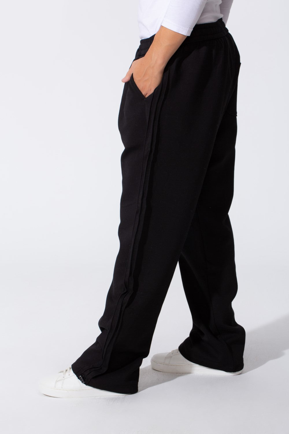 Men's Basic Wide Leg Sweatpants With A Drawstring Waist And Back Pocket