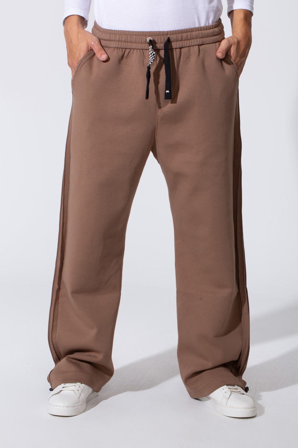 Men's Basic Wide Leg Sweatpants With A Drawstring Waist And Back Pocket