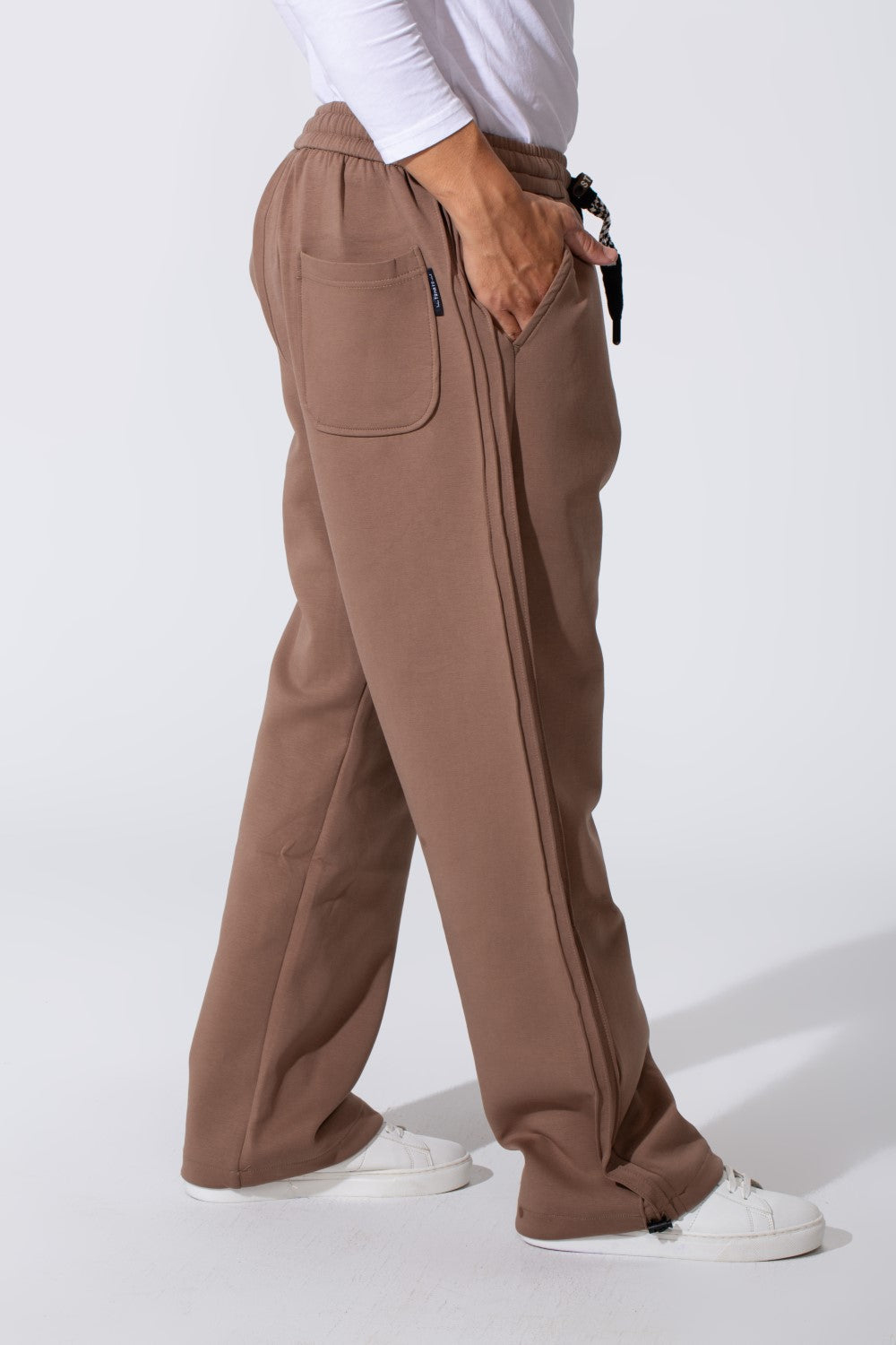 Men's Basic Wide Leg Sweatpants With A Drawstring Waist And Back Pocket