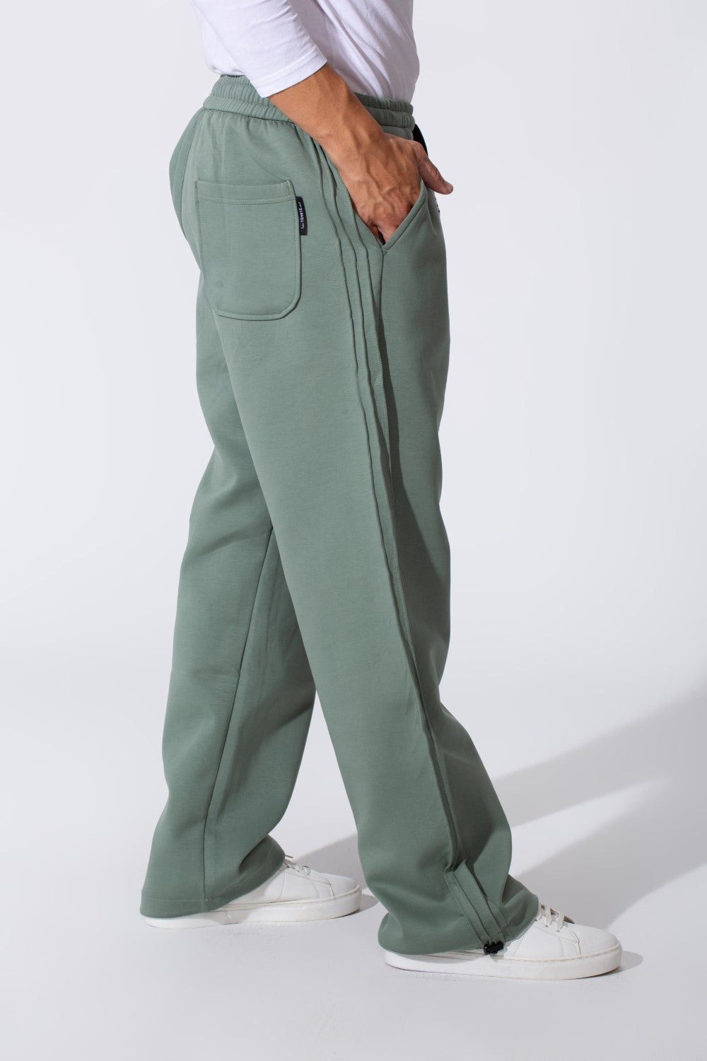 Men's Basic Wide Leg Sweatpants With A Drawstring Waist And Back Pocket