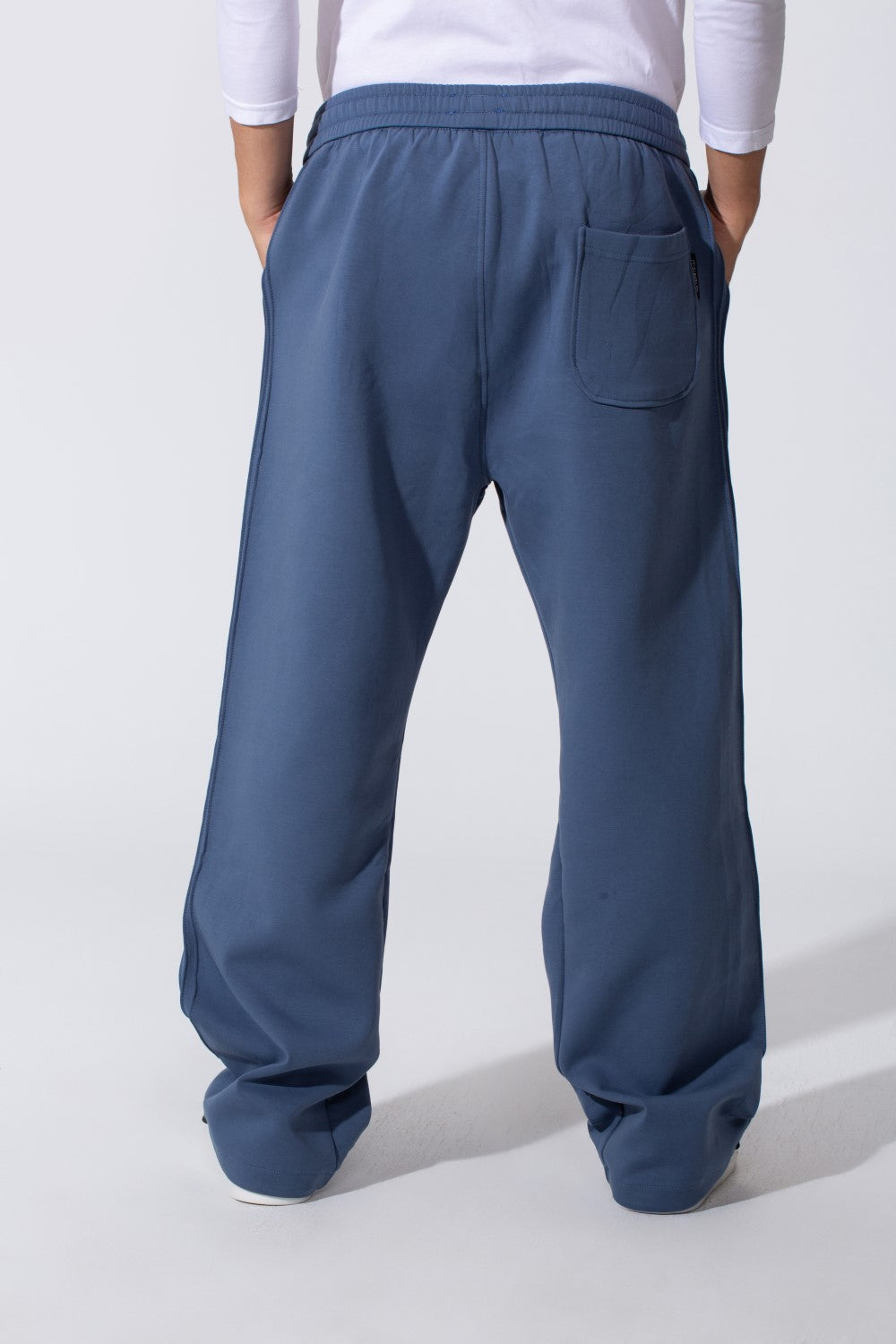 Men's Basic Wide Leg Sweatpants With A Drawstring Waist And Back Pocket