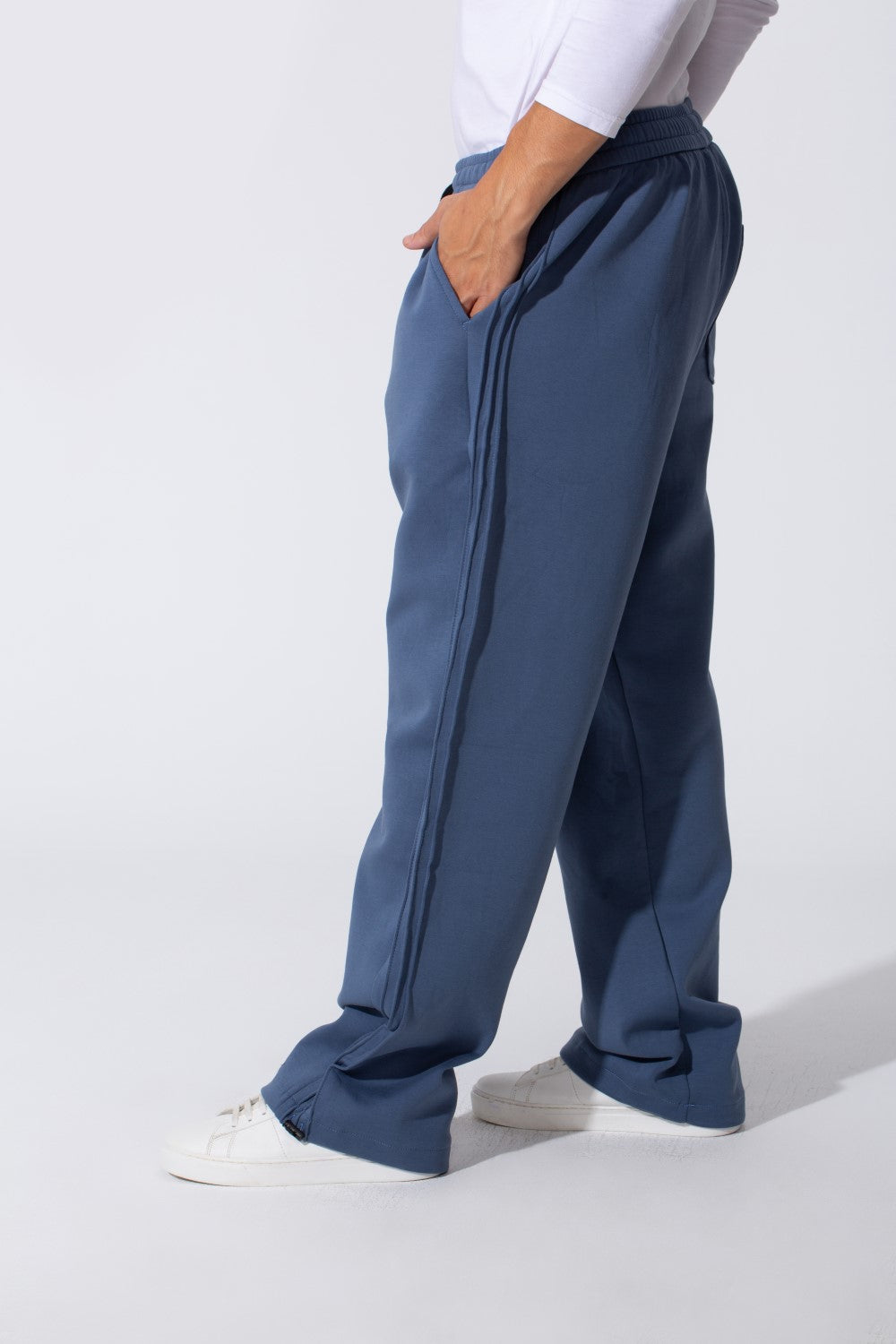 Men's Basic Wide Leg Sweatpants With A Drawstring Waist And Back Pocket