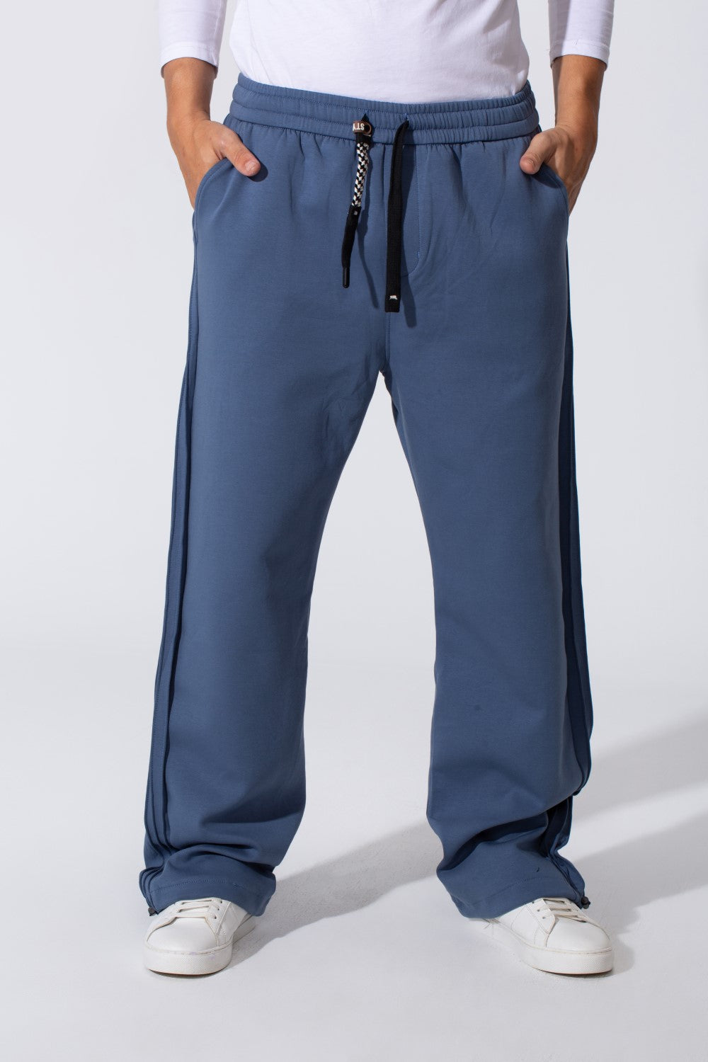 Men's Basic Wide Leg Sweatpants With A Drawstring Waist And Back Pocket